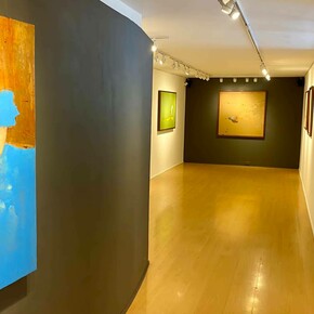 Varios artistas, Los espacios que habitamos, vista de exhibición. Cortesía de Beatriz Esguerra Art