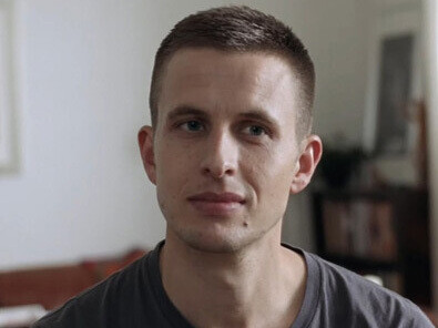 In Oslo, August 31st, Joachim Trier follows a recovering drug addict who is allowed a day outside his rehabilitation centre to pursue a job opportunity. As he spends the day meeting old friends, reflections on his past begin to surface, making the hours increasingly heavy and emotionally charged