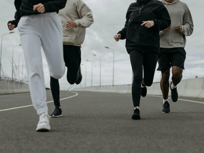 Os bons desportistas, são mais medalhados, mais destacados e obtem os melhores resultados. Medíocres não otimizam suas capacidades. Corrompem inclusive as dos seus pares. E ímpares também. Nivelar por baixo, não é hipótese aceitável, sequer para a mediocridade dos analfabetos da leitura abstrata. Sem intuição nem reflexão, terceirizam suas contas econômicas e emocionais, sem vergonha alheia

