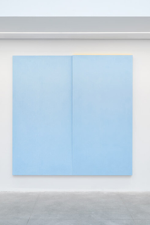 Converging trajectories: Ettore Spalletti meets Gino De Dominicis and Franz West, veduta della mostra. Cortesia di Vistamare