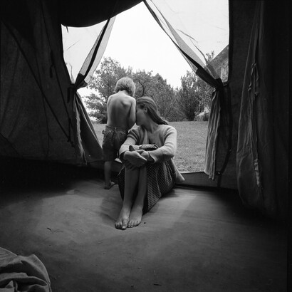 Emmet Gowin, Edith and Elijah, Danville, Virginia, May 1971. Courtesy of Pace Gallery © Emmet Gowin