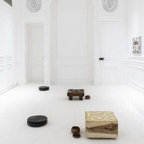 Rirkrit Tiravanija, In aliens we trust, exhibition view. Courtesy of Galerie Chantal Crousel