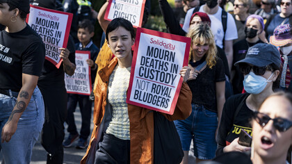 On the public holiday declared a ‘day of mourning’ for the Queen, protesters in Naarm rallied against the monarchy. The event was part of a series of anti-monarchy actions across Australia, organized by Warriors of the Aboriginal Resistance and other First Nations groups Australia