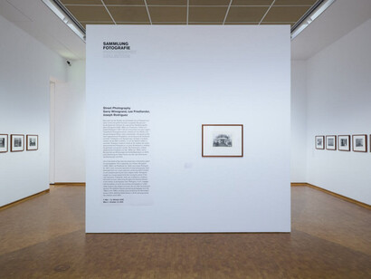 Various artists, Street photography, exhibition view. Courtesy of Museum Ludwig