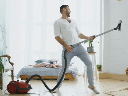 Kiyomeru ci invita a trattare ogni oggetto con rispetto, riconoscendo che anche le cose più semplici hanno un valore e una funzione nella nostra vita quotidiana