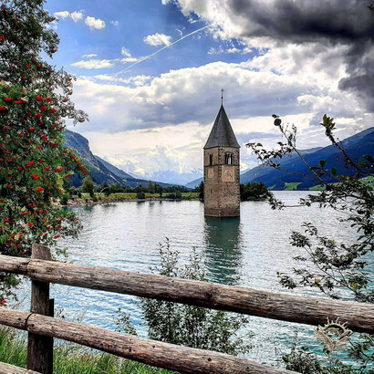 Campanile sommerso del lago di Resia, Italia, Ricordi del passato, scatto di Walter Maria Calarco