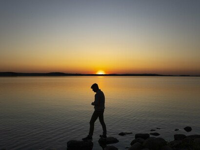 In this quiet pause, time opens its hand and reveals eternity