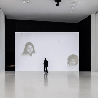 Lygia Pape, Weaving space, exhibition view. Courtesy of Bourse de Commerce