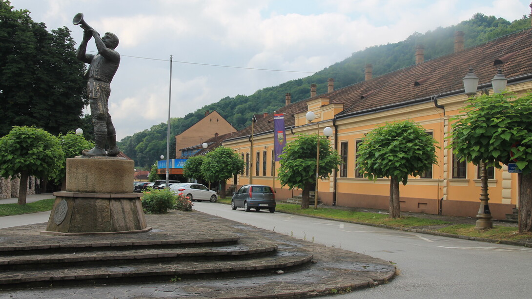 El sonido de las trompetas en Guča actúa como una voz colectiva de Serbia porque apela a emociones arraigadas. Comuna de Lučani, Serbia
