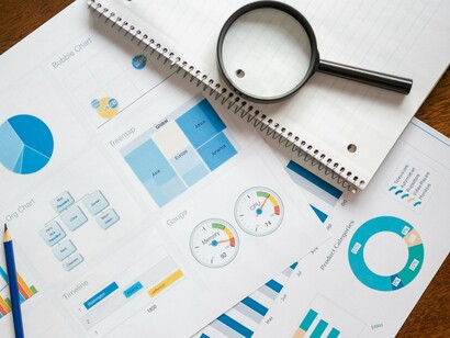 No caso das empresas envolvidas nas dívidas ocultas, a falha na governança foi evidente. A EMATUM, por exemplo, tinha um conselho de administração composto por figuras políticas e militares, sem experiência em finanças. O comitê de auditoria era inexistente ou inoperante, e os gestores tomaram decisões de endividamento sem autorização do parlamento ou do Banco de Moçambique. A auditoria externa, realizada pela KPMG, emitiu um parecer sem ressalvas, apesar de não ter acesso a documentos cruciais (Relatório do Tribunal Administrativo, 2018)