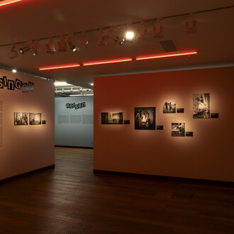 Fotoatelier Wolgensinger, Mit vier augen, ausstellungsansicht. Mit freundlicher genehmigung des Museum für Gestaltung Zürich
