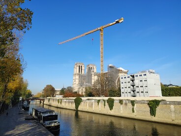 Cathédrale Notre-Dame de Paris en novembre 2021, pendant sa reconstruction et restauration suite à l'incendie d'avril 2019, 9 novembre 2021