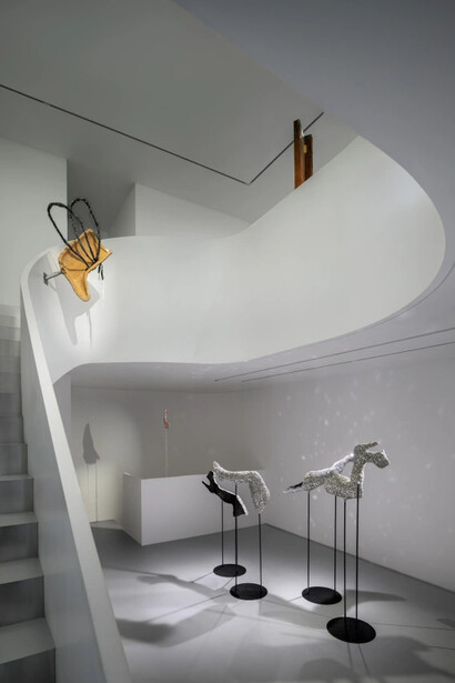 Young Joon Kwak and Eusung Lee, exhibition view. Courtesy of Esther Schipper