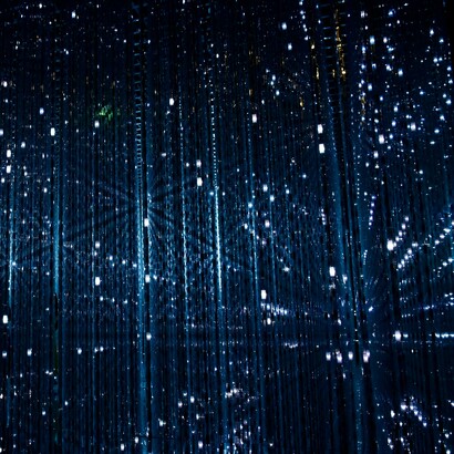 Per evitare un “medioevo digitale” è necessario valorizzare la competenza, formare all’uso critico dell’IA e costruire reti culturali intergenerazionali