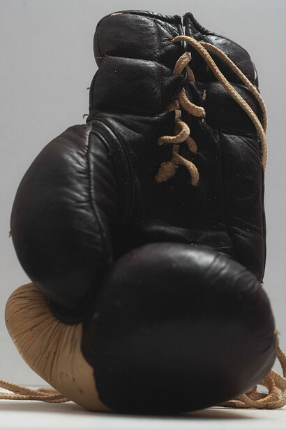 © Jelen Ádám, Boxing gloves, 2024. Courtesy of Tobe Gallery