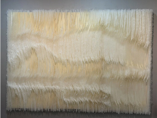 "Campo más allá de la forma y el vacío".  
El blanco es solo un medio para exponer otros elementos. Escultura encáustica de papel Kozo, sobre panel de abedul, 2025
