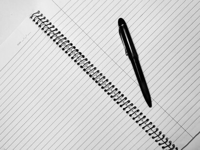 El uso adecuado de conectores permite revelar la lógica interna del texto y orientar al lector a lo largo del argumento