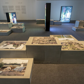 Artistes variés, We refuse_d, vue de l'exposition. Avec l'aimable autorisation de Mathaf Arab Museum of Modern Art