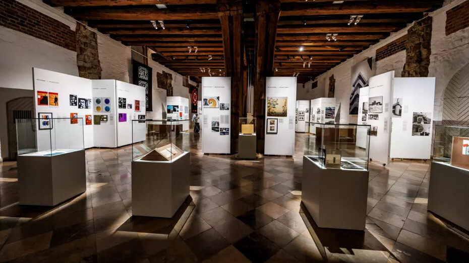 Courage and care. Architecture and design the Roche vision, exhibition view. Courtesy of the Museum of Decorative Arts and Design