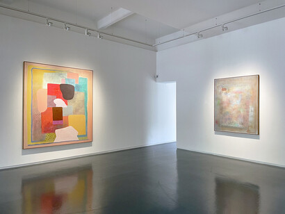 Robert Natkin, A better place, exhibition view. Courtesy of Sundaram Tagore Gallery