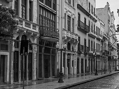 Recife Antigo. Nascido da provocação entre teimosia, resistência e inclusão social, o Centro Educacional Turma do Flau C.E.T.F encontra-se também na histórica história do bairro de Brasília Teimosa em Recife, Pernambuco, Brasil. O bairro carrega este nome porque foi erguido justamente na mesma época da construção da cidade de Brasília da região Centro Oeste, onde seria a nova capital do Brasil durante o período do governo de Juscelino Kubitschek





