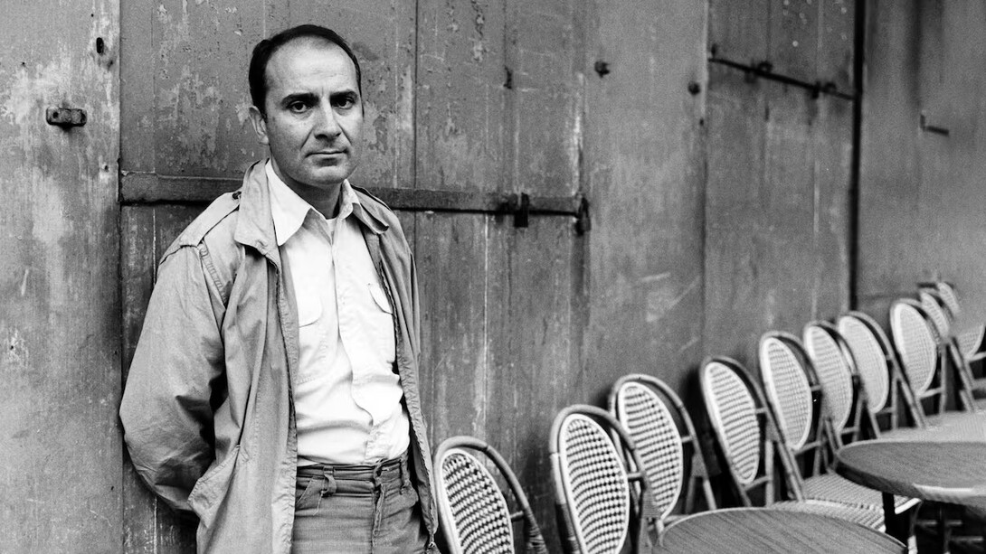 Manuel Puig construyó una obra donde la emoción, el cine y la cultura popular se articulan como una poética deliberada y sin pudores