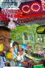 Akber Batada et son taxi