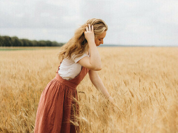 El JOMO, en cambio, es una pequeña rebelión: aceptar que perderse algunas cosas puede ser la forma más honesta de volver a encontrarse