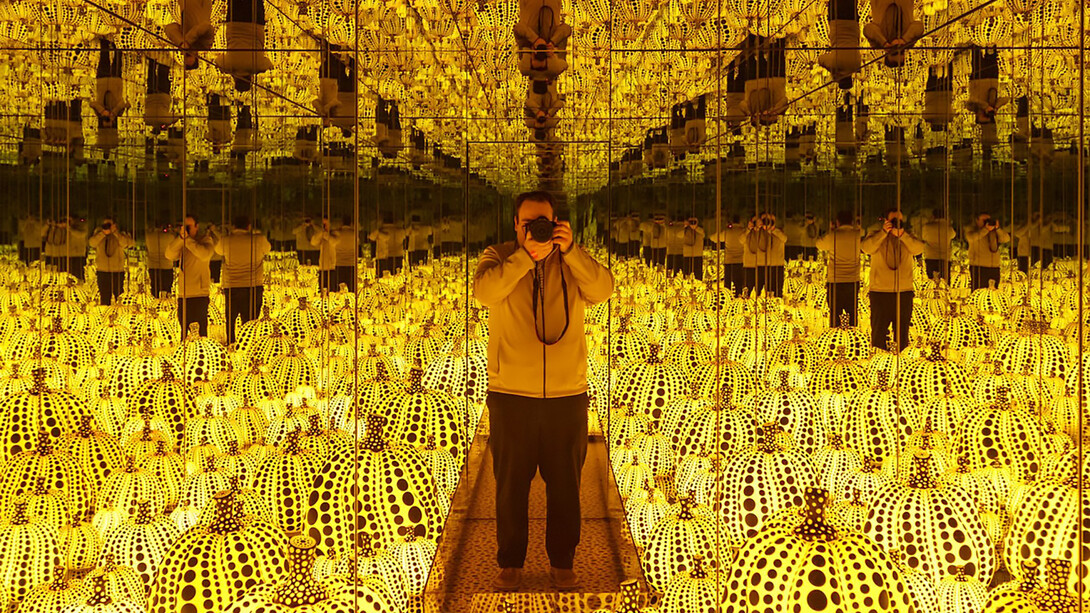 Yayoi Kusama had a breakthrough in 1965 with the creation of Infinity Mirror Room—Phalli’s Field, a pioneering work that marked a turning point in her career