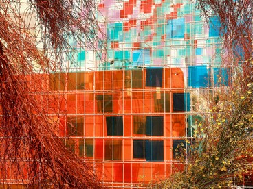 Un album anomalo, che guarda sia al prog classico degli anni Settanta, alle eminenze grigie del decennio successivo ma anche alle sonorità internazionali