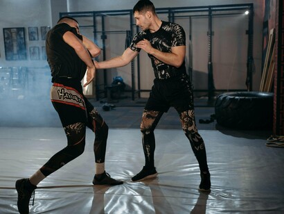 Tempos depois passei a brincar com o David que ele me batizou na minha primeira aula. A minha primeira lição foi ficar atento aos movimentos de defesa. Quando ele aparece na aula, costumamos dividir os treinos técnicos. Viramos meio parças nos treinos! 