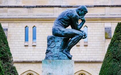 Não há dúvidas sobre o alto desenvolvimento da humanidade. Os avanços tecnológicos atuais foram possíveis graças à transmissão dos conhecimentos adquiridos pelas gerações anteriores às mais jovens. Estas, apropriando-se desses conceitos, puderam assimilá-los e superá-los, edificando novos conhecimentos