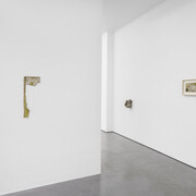 Bram Van Breda, When a bubble hits the surface, vue de l'exposition. Avec l'aimable autorisation de la Whitehouse Gallery