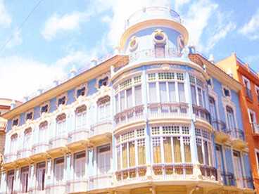 La obra se estructura en dos partes: antes y después de la presencia de Orbegozo en la Nueva España. Así, a modo de capítulos, tras una breve descripción de Orihuela en la década de los setenta del siglo XVIII, van desgranando los antecedentes de la familia Orbegozo Maseres.Orihuela, España