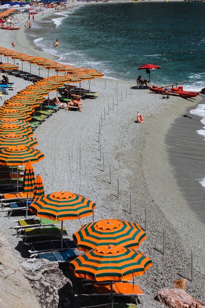 Questo mercato sommerso è una torta ricca, di cui i venditori in spiaggia ricevono solo le briciole