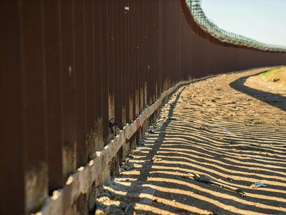 Os bilionários de hoje são a melhor ilustração disso mesmo. A ideia do progresso não pode pensar a ideia do retrocesso. Só os grupos que perdem na luta e sofrem os custos é que podem questionar o progresso.  O império, quando se vê ao espelho, nunca vê o seu declínio