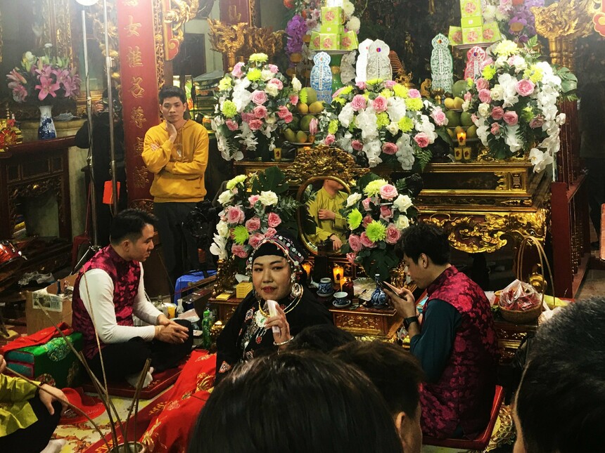 Hau dong: spirit, stage, and the Mother Goddess in Vietnam