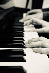 Siempre acaba sonando de fondo Chopin. Sus Nocturnos en mi intento de desaparición en esa neblinosa temporada varsoviana