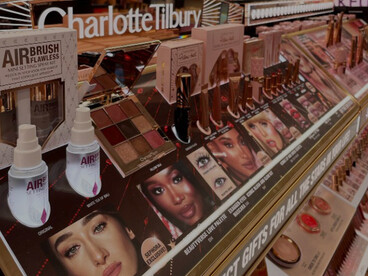 Charlotte Tilbury x Sephora installation showcasing the makeup collection and the artistry of beauty.
