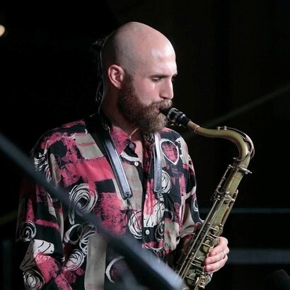 Daniele Nasi è un sassofonista e compositore originario di Reggio Emilia e cresciuto a Chicago (IL, USA), con base a Bologna, attivo nel panorama jazzistico europeo