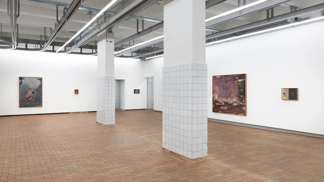 Mads Hilbert, Jordkammerater (Dirt comrades), exhibition view. Courtesy of V1 Gallery
