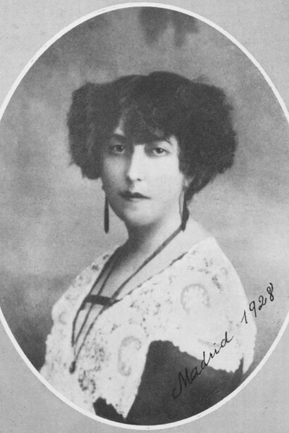 La carrera literaria de Espina fue brillante y perseverante, llegando a ser tres veces candidata al Premio Nobel y galardonada por instituciones prestigiosas