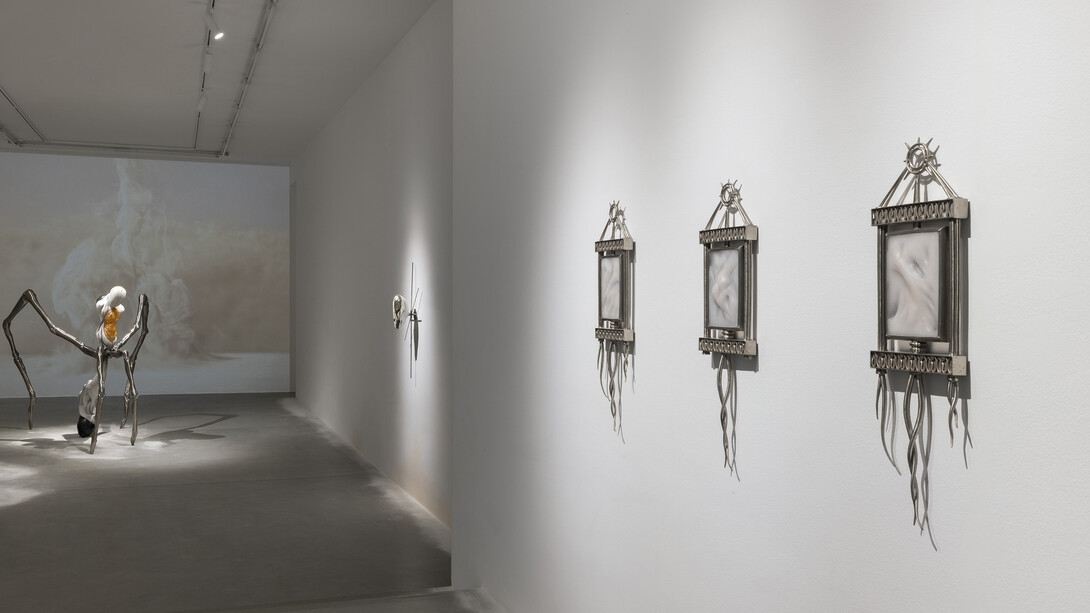 Ivana Bašić, Fantasy vanishes in flesh, veduta della mostra. Per gentile concessione di Francesca Minini. Foto di Andrea Rossetti