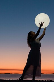 The full moon in the hands of someone who is fasting