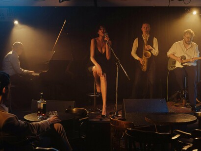 No todo, imperou esse convite à libertação, à exposição da voz através da música, de mensagens curtas e claras. Ou, talvez, a ideia de que também pela angústia e preocupada reflexão se pode afirmar a sua qualidade, integridade, missão e sua relação como o seu público. “Ele é o cara”, disseram alguns, enquanto aguardavam do lado de fora da Sala Grande. Fomos ver, mas não demoramos