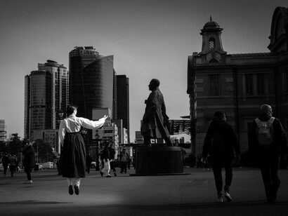 Hakbong Kwon, Layered gazes. Courtesy of Kathmandu Photo Gallery