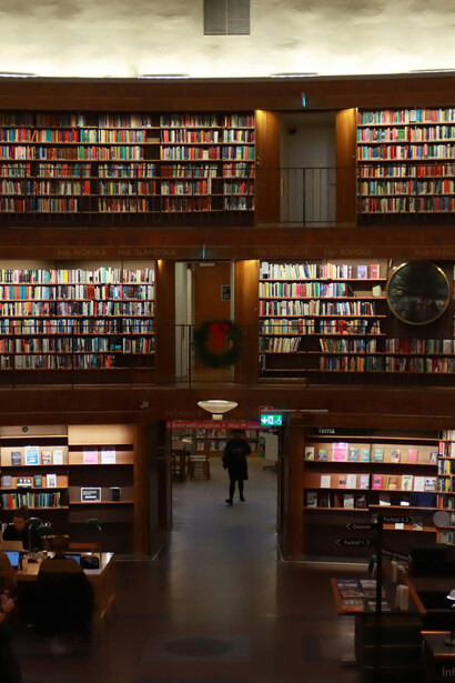 Desde esta perspectiva, la enseñanza de la historia se convierte en un ejercicio intelectual y moral que busca integrar conocimiento, tradición cultural y sentido trascendente de la persona