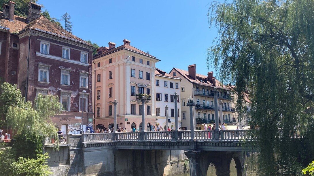 Il ponte dei calzolai sul fiume Ljubljanika, Lubiana, Slovenia. Foto di Flavius Roversi