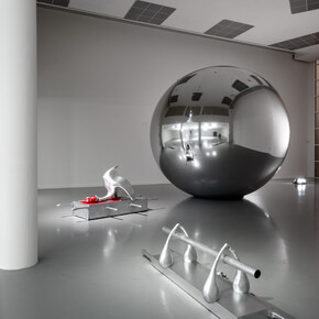 Stef Van Looveren, Cosmic body. First incision, exhibition view. Courtesy of M HKA