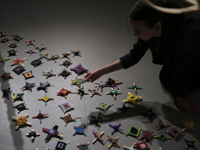 Maureen Lander, He tukutuku auahatanga, exhibition view. Courtesy of Govett-Brewster Art Gallery